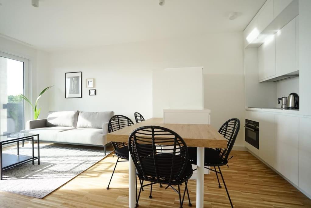 Apartment With Terrace Near Metro Station And Spa Відень Екстер'єр фото